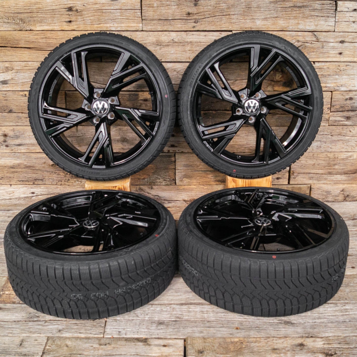 RS5 8,5x20 ET30 5x112 BLACK PAINTED mit Winter 255 40 20