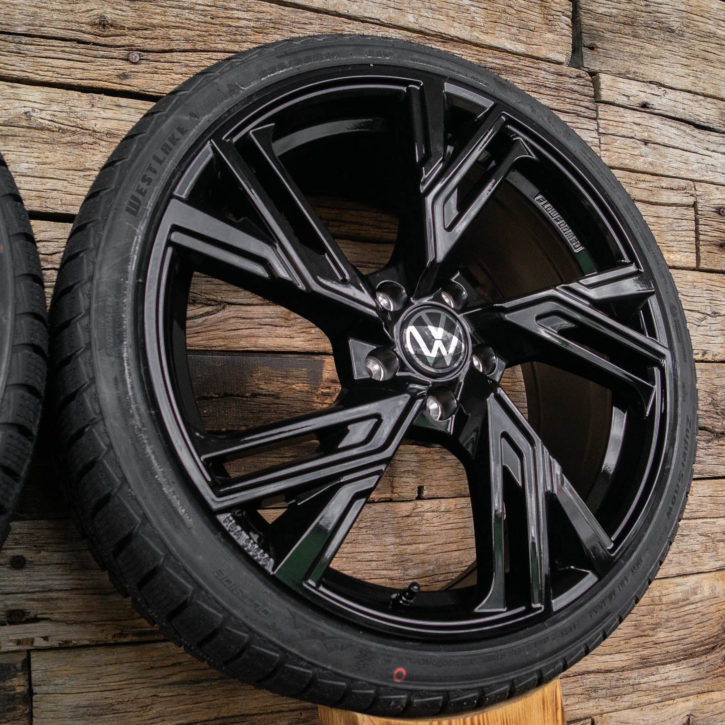 RS5 8,5x20 ET30 5x112 BLACK PAINTED mit Winter 255 40 20