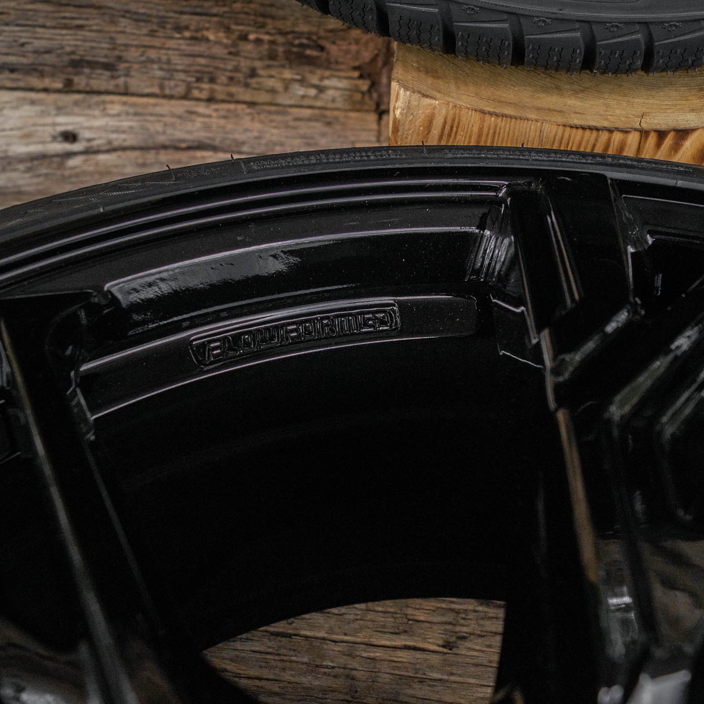 RS5 8,5x20 ET30 5x112 BLACK PAINTED mit Winter 255 40 20