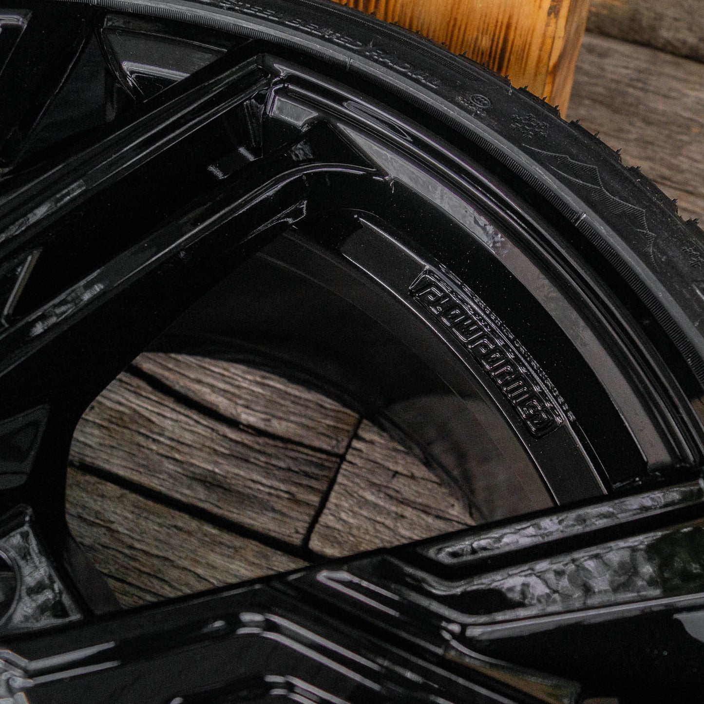 RS5 8,5x20 ET30 5x112 BLACK PAINTED mit Sommer 255 35 20