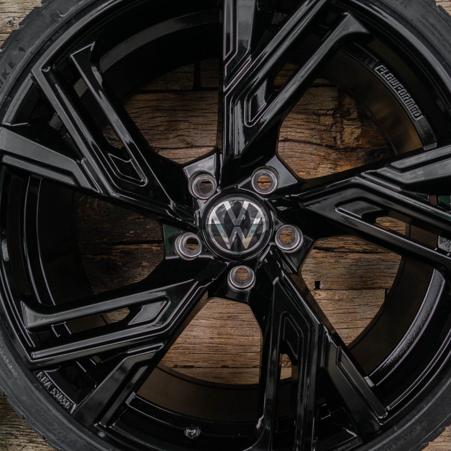 RS5 8,5x20 ET30 5x112 BLACK PAINTED mit Winter 255 40 20